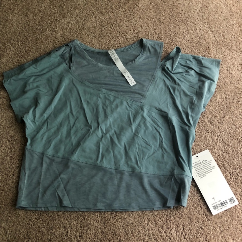 LE lululemon top